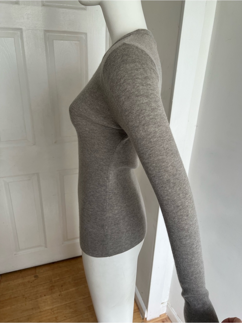 H&M Womens Premium Quality Sweater Greige Grey Cashmere Wool Jumper Top Size M - Picture 6 of 9